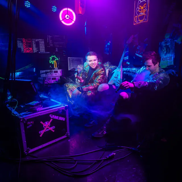 Členovia King of Synthos v zákulisí